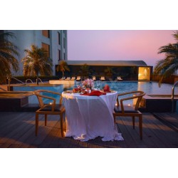Charming Poolside Date By Radisson